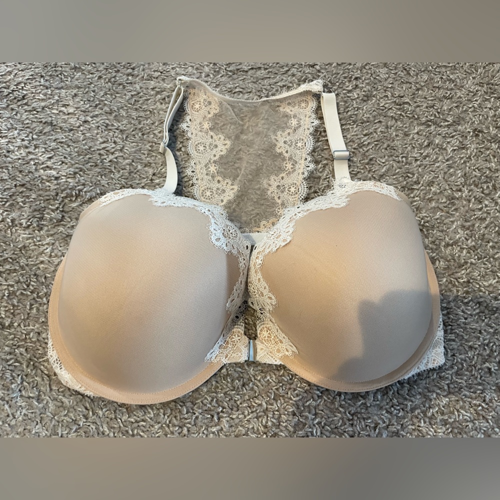 Victoria’s Secret front clasp racer back lace bra